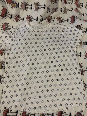 Sonoma Women’s Whit and Navy T Shirt Size Large